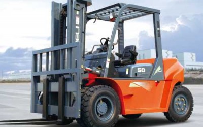 Hướng dẫn thay nhớt xe nâng đúng yêu cầu kỹ thuật