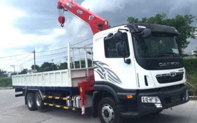 Những đặc điểm khác nhau giữa xe cẩu tự hành và chuyên dụng